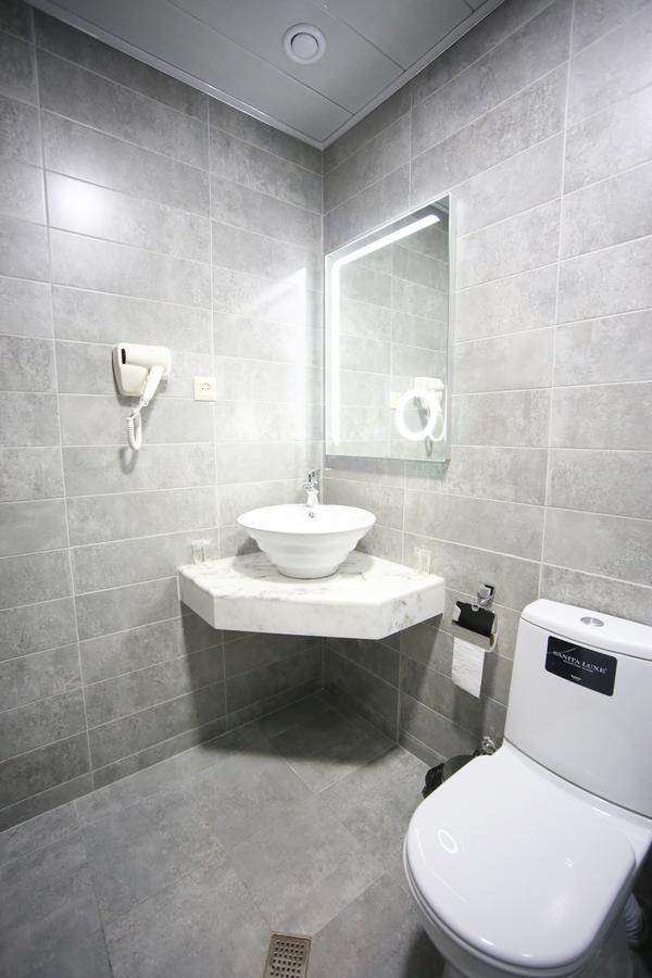 West Tower Hotel Kutaisi Zewnętrze zdjęcie